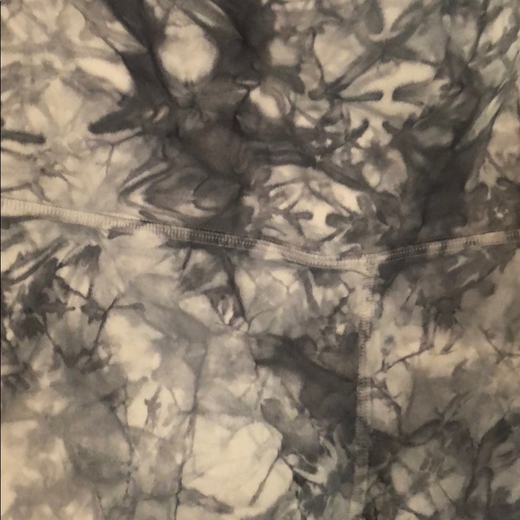 RARE & Beautiful Lululemon Leggings size 12 - Picture 2 of 3